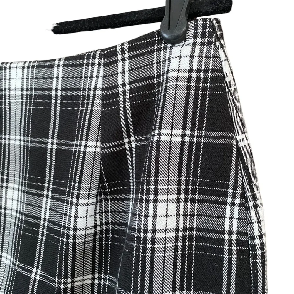 Brandy Melville Black White Plaid Mini Skirt Size Small - Image 2