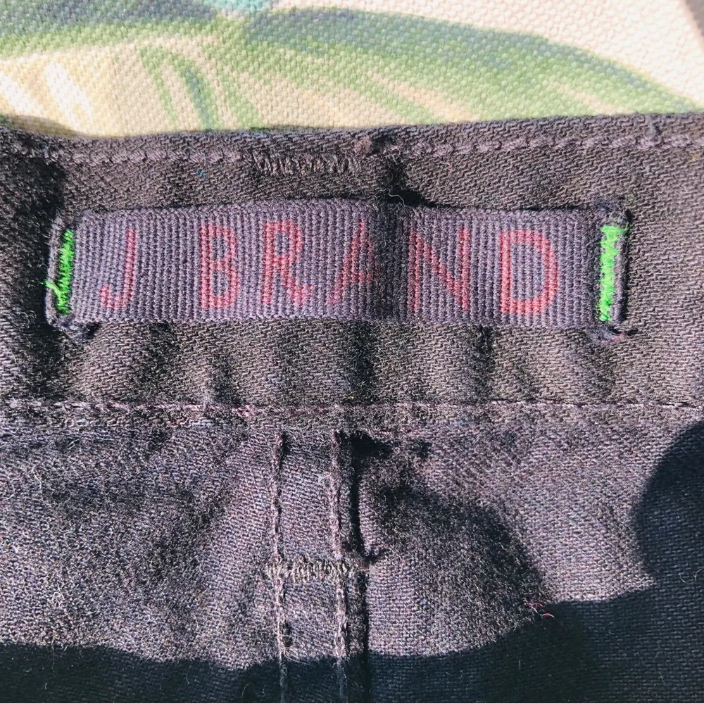 NEW  Black Jean shorts Distressed Frayed 27 - Image 4