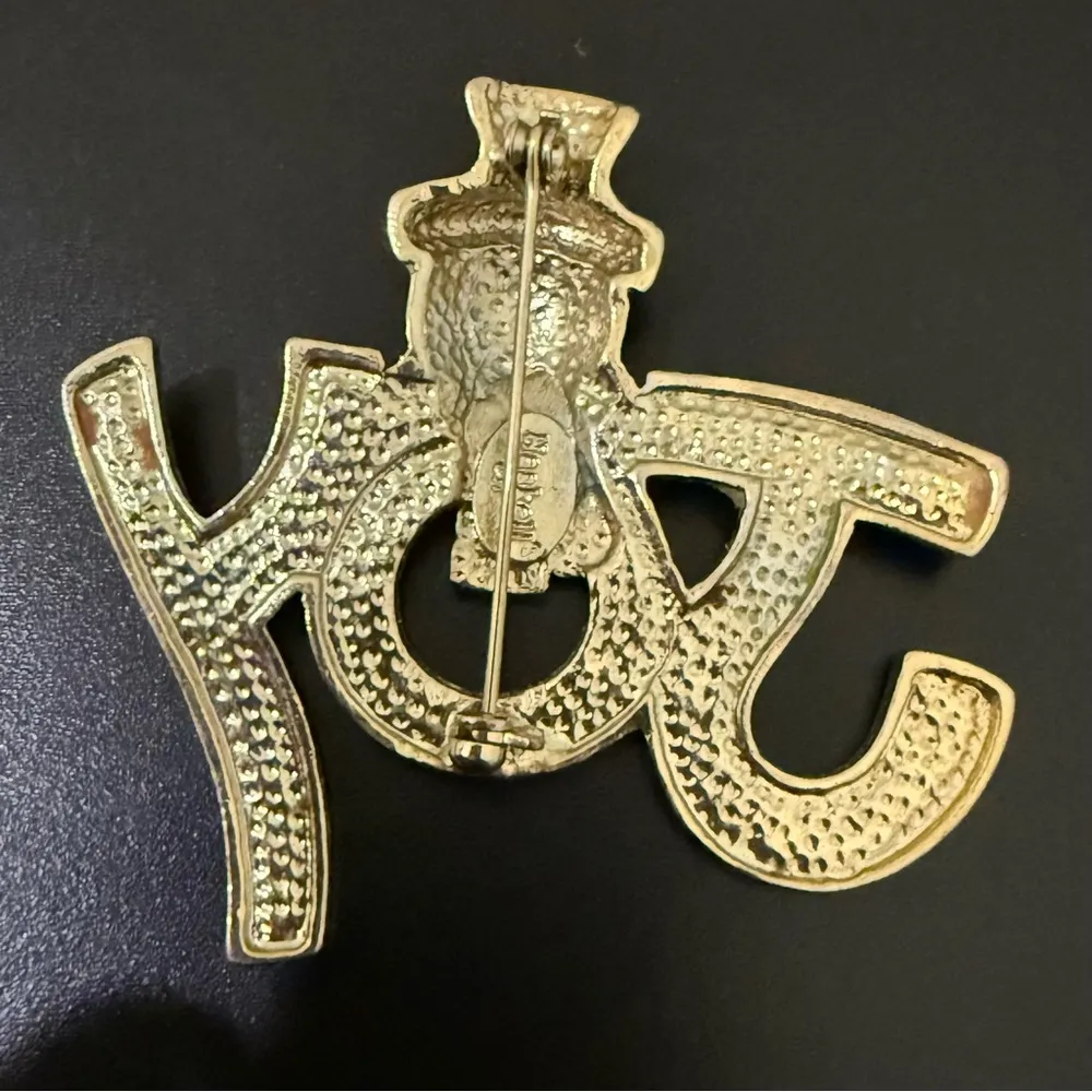 Vintage MIRIAM HASKELL “Joy” Snowman Holiday Christmas Enameled Brooch Pin 18g. Red - Image 5