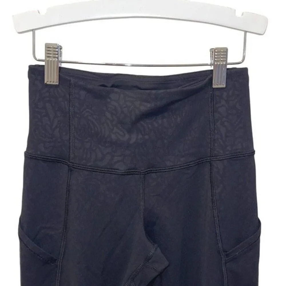 Lululemon Womens Flat Front Zip Workout Cropped Leggings Croc Print Black Size 2 - Image 2