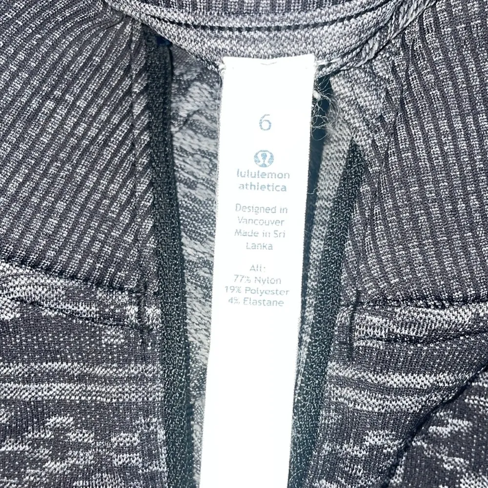 Lululemon Women’s Size 6 Restless Pullover Top Gray Print 1/4 Zip - Image 4