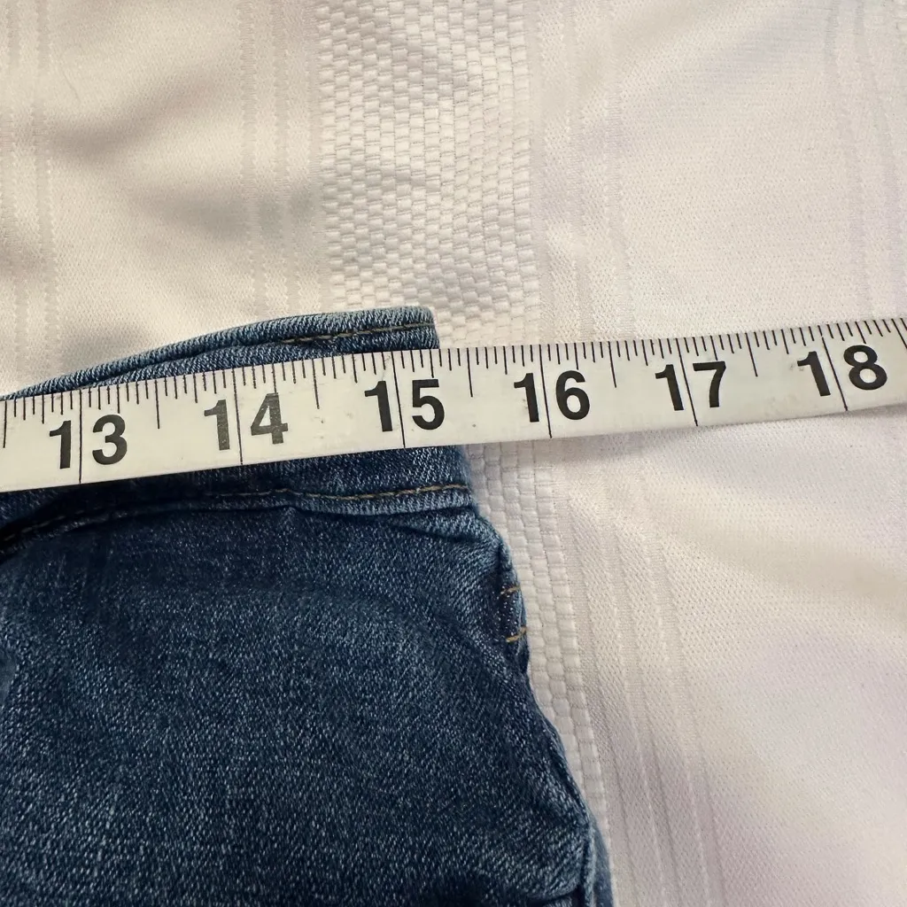 Levi Skinny Fit dark Blue Denim Jeans Flattering Fit – Great Condition - Image 6