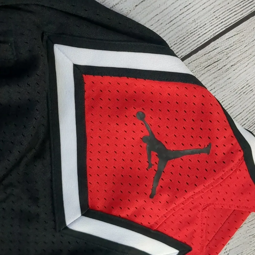 black red mesh standard fit basketball shorts size 1X - Image 5