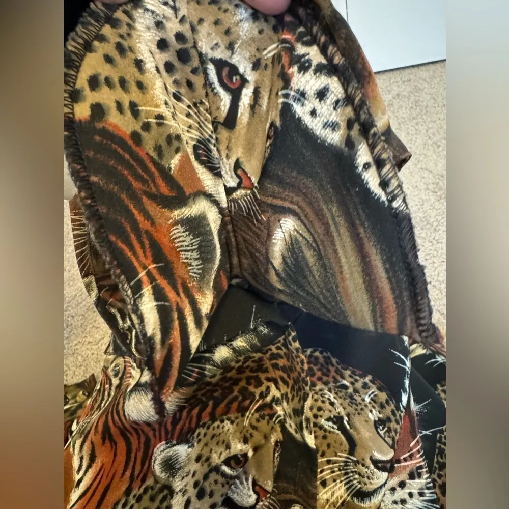 Vintage Milano Tiger, Lion & Leopard Shirt Size Large - Image 3