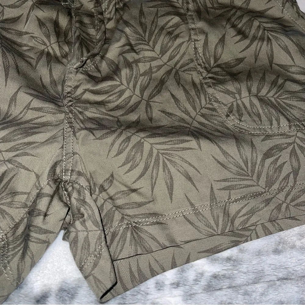 Gap Casual Shorts - Image 2