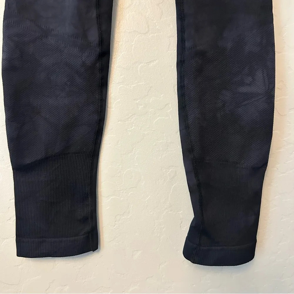 Athleta Re-charge tie dye black nylon spandex capri leggings size XS - Image 16