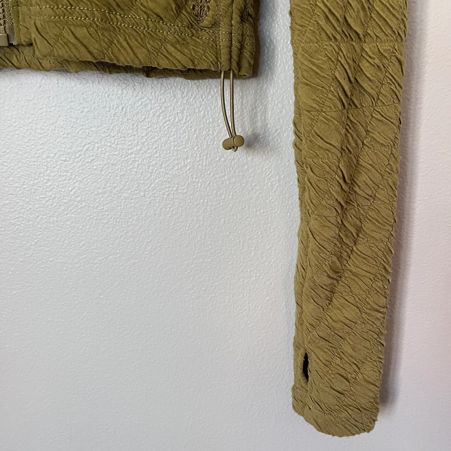 Movement Kadi Quilted Full Zip Lightweight Crop Hoodie Jacket Green - Image 3