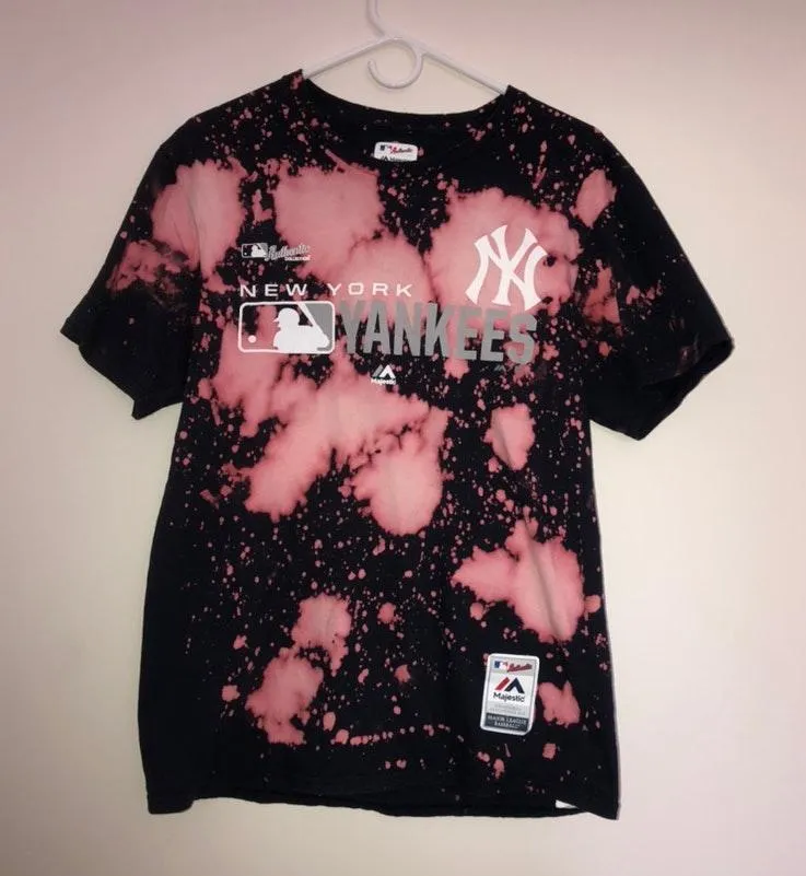 💫VINTAGE💫 Majestic NY Yankees Acid Wash Tee - Image 2