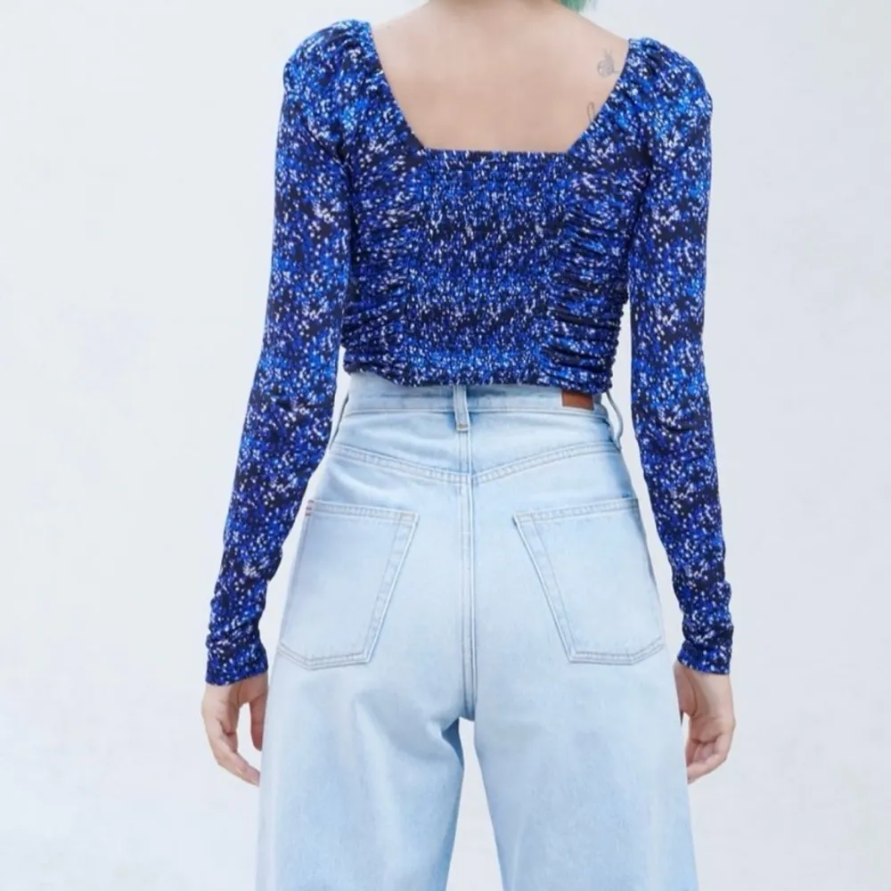 NWT UO Juliana Crepe Cutout Cropped Top - Image 3