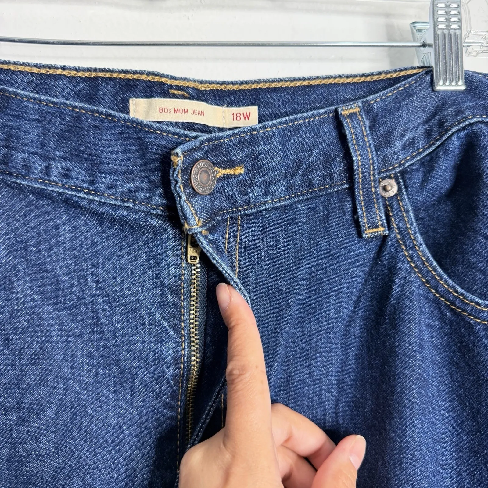 Levi's Premium 80s Mom Jean High Rise Tapered Leg Relaxed 18W Casual Premium - Image 6