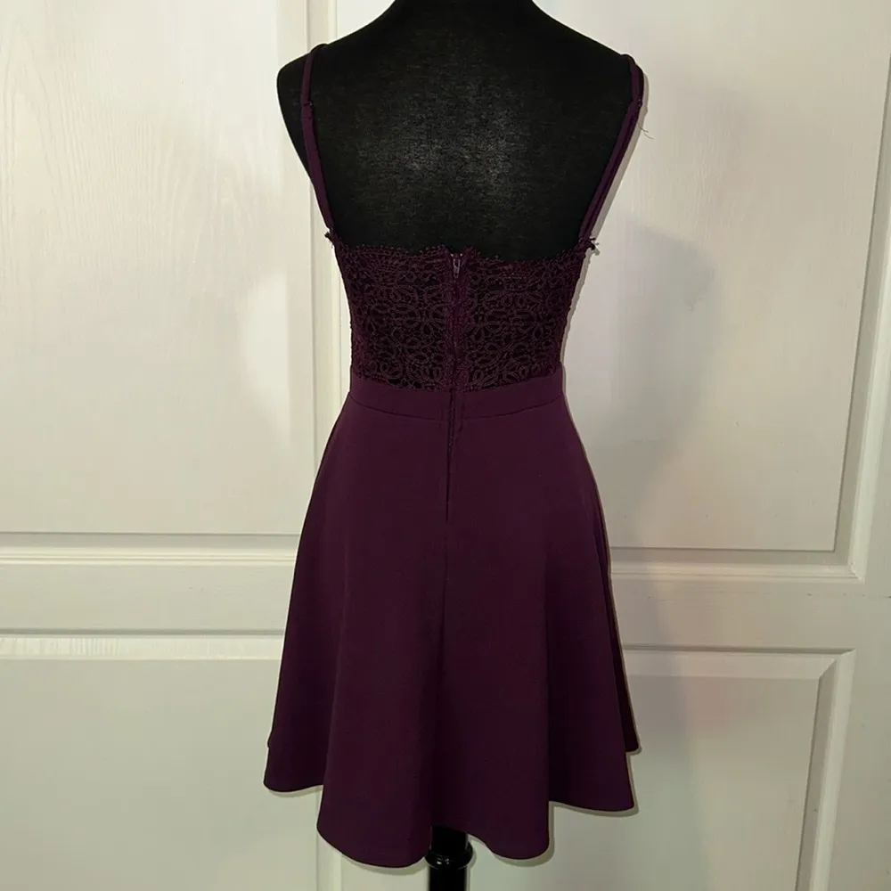 PURPLE V NECK CUT OUT LACE DETAIL FIT & FLARE DRESS Size undefined - Image 2
