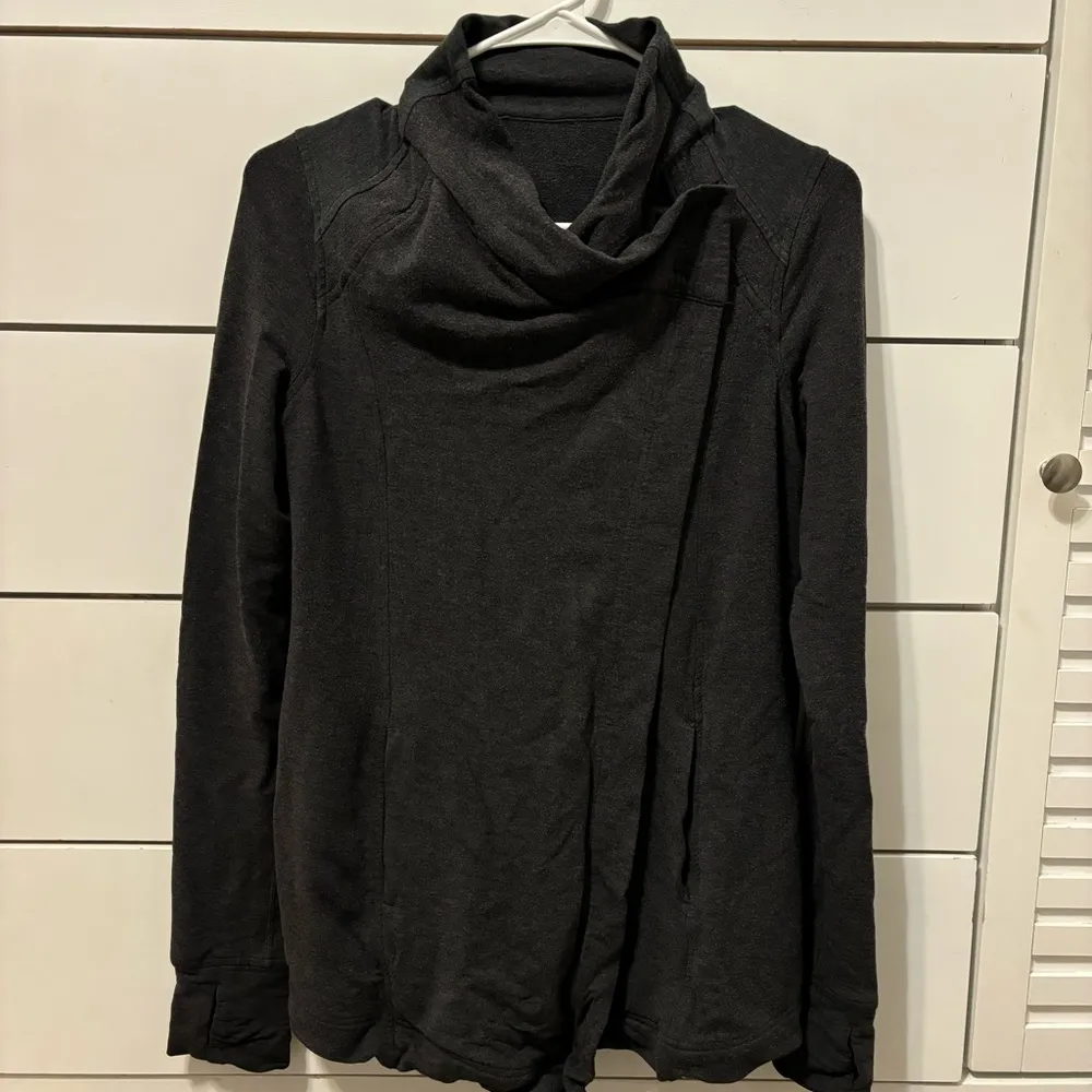 Lululemon Coast Wrap Heathered Mod Black - Image 3