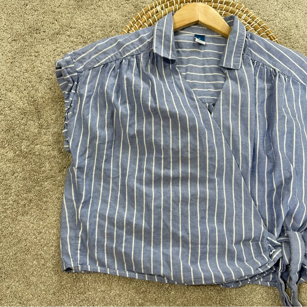Old Navy Women’s Wrap-Front Cropped Oxford Sarong Top Shortsleeve Blue Striped M - Image 4