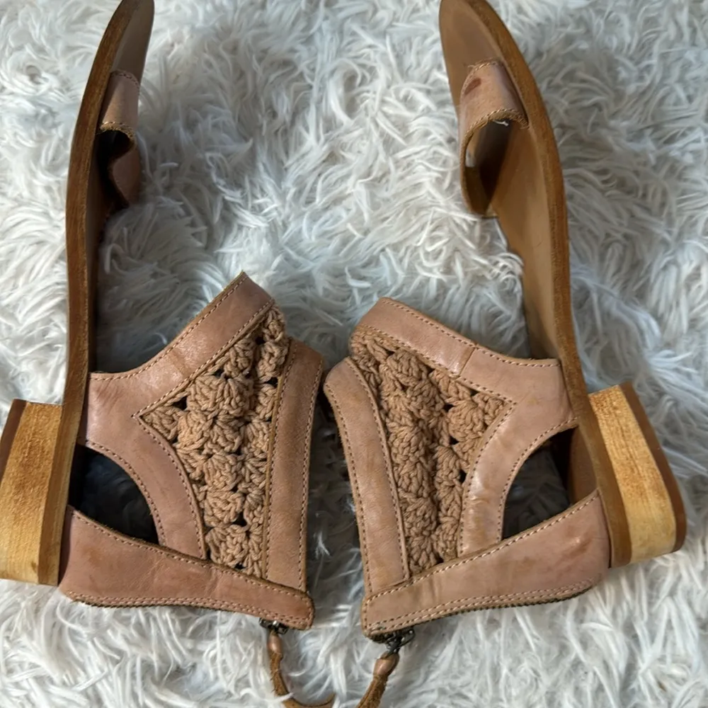 Anthropologie Latigo Womens Shoes Rupee Sandals Leather Flat Crochet Boho 7 - Image 2