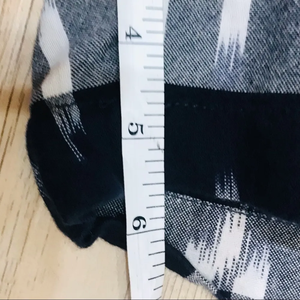 LOFT Navy & White Plaid tribal print Cotton Shorts Sz 4 - Image 4