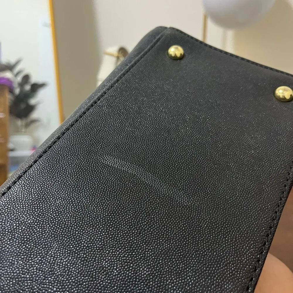 Cute black crossbody bag with gold detail - Image 5