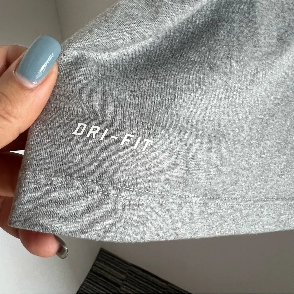 Nike Dri Fit Heart Taker Record breaker Active Tank Top Shirt Activewear XL - Image 8