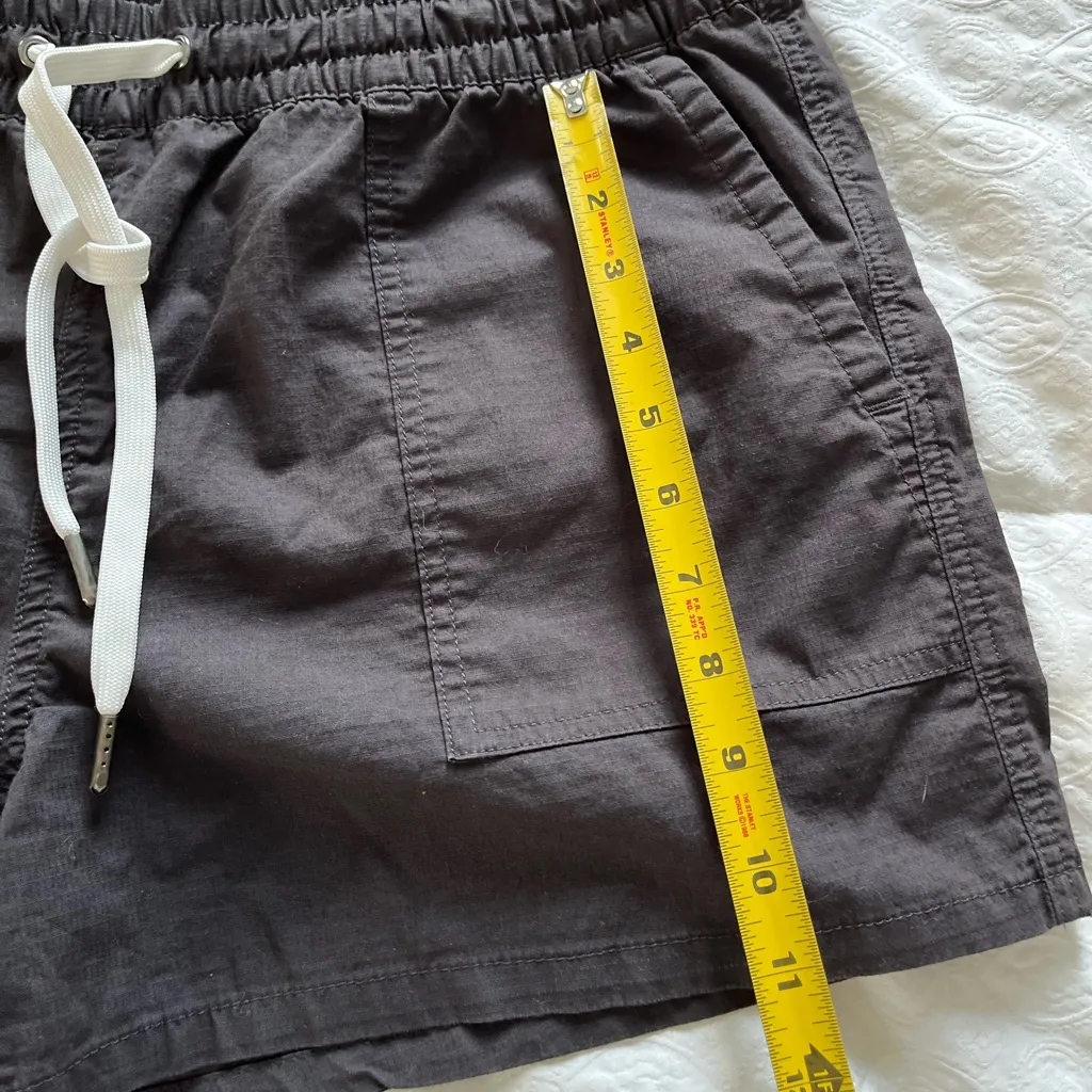 Never worn: Quince size large Drawstring Shorts Black - Image 4