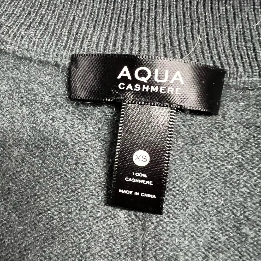Aqua Dark Gray V Neck 100% Cashmere Sweater Size XSmall EUC - Image 3