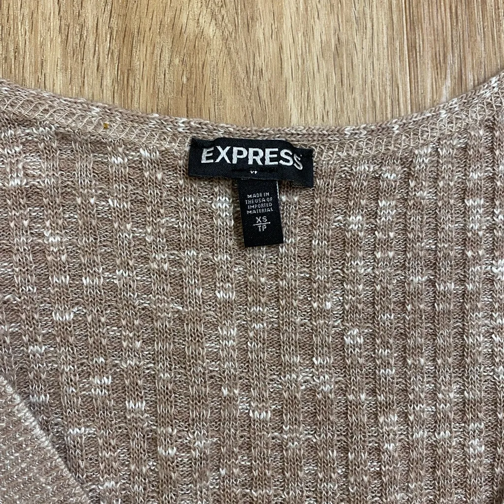 EXPRESS  Women's Blush V-Neck Sweater - Image 4