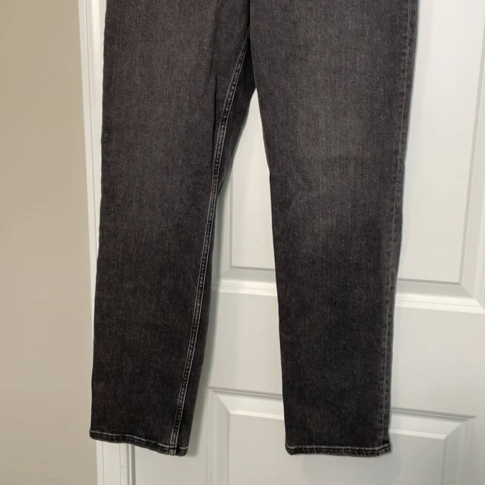 Everlane The High Rise Straight Jean in Washed Black Wash Size 27 - Image 4
