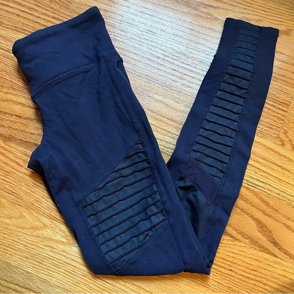 Alo Yoga moto navy blue leggings size XS - Image 4