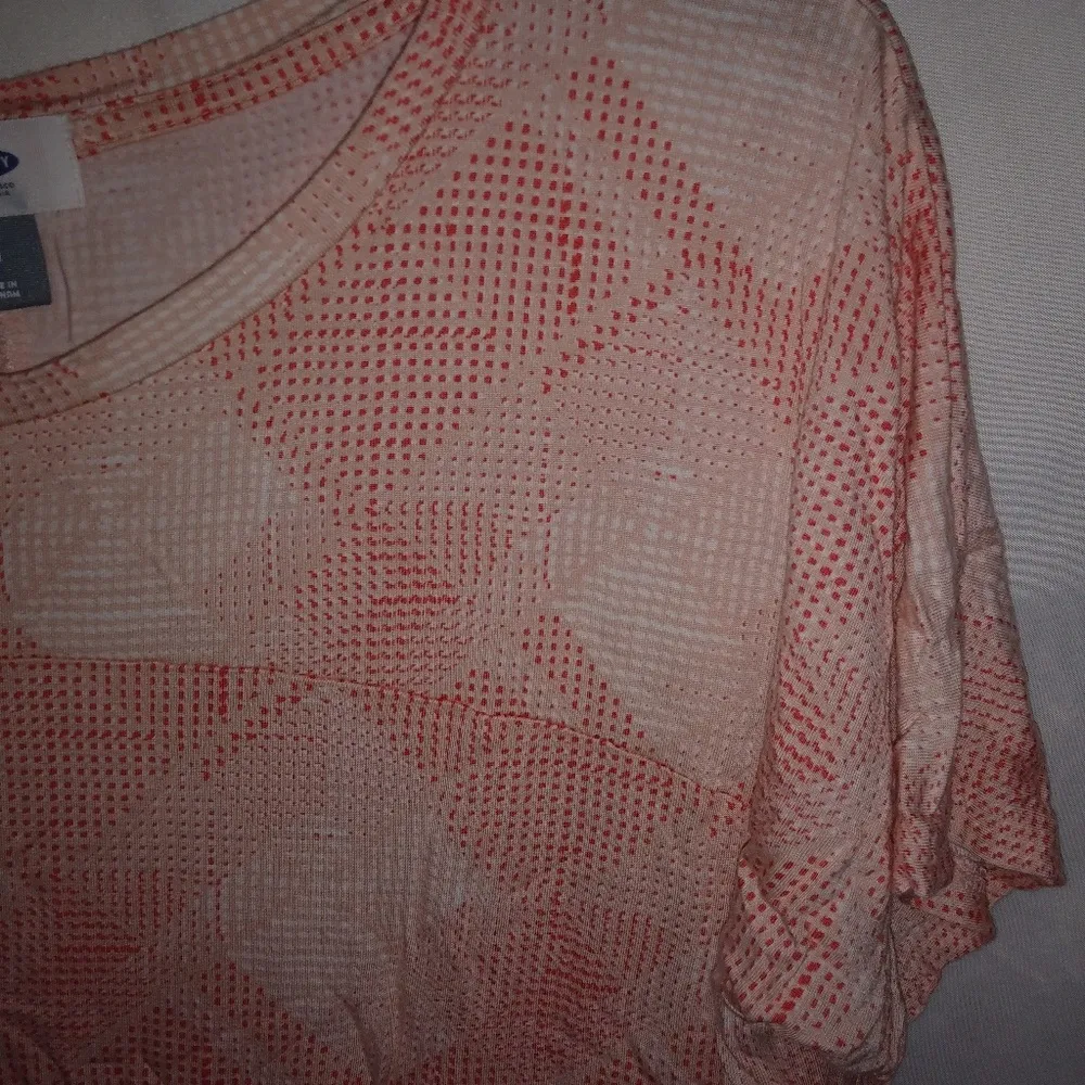 Old Navy M Orange Tshirt Scoop Neck Top - Image 2