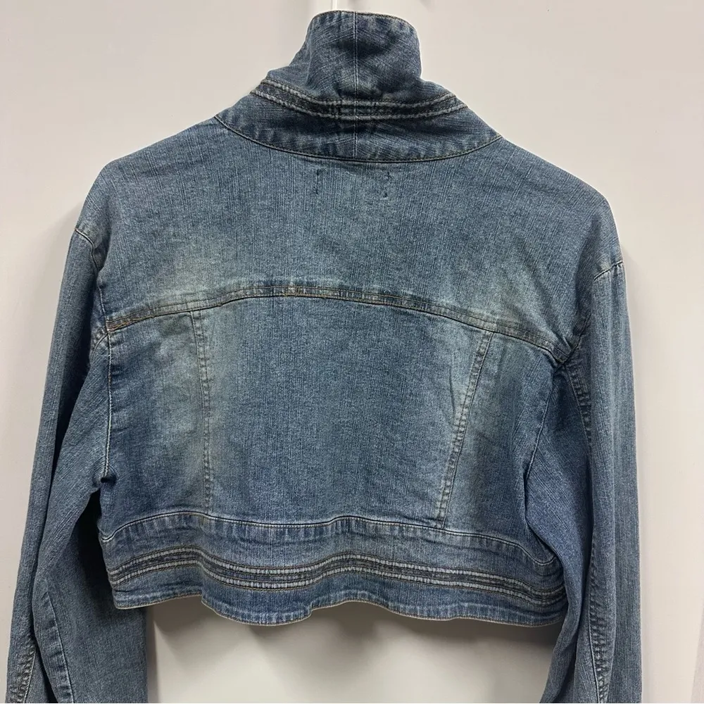 Vezucci Medium Wash Denim Cropped One Button Blue Jean Jacket with Pockets Large - Image 9