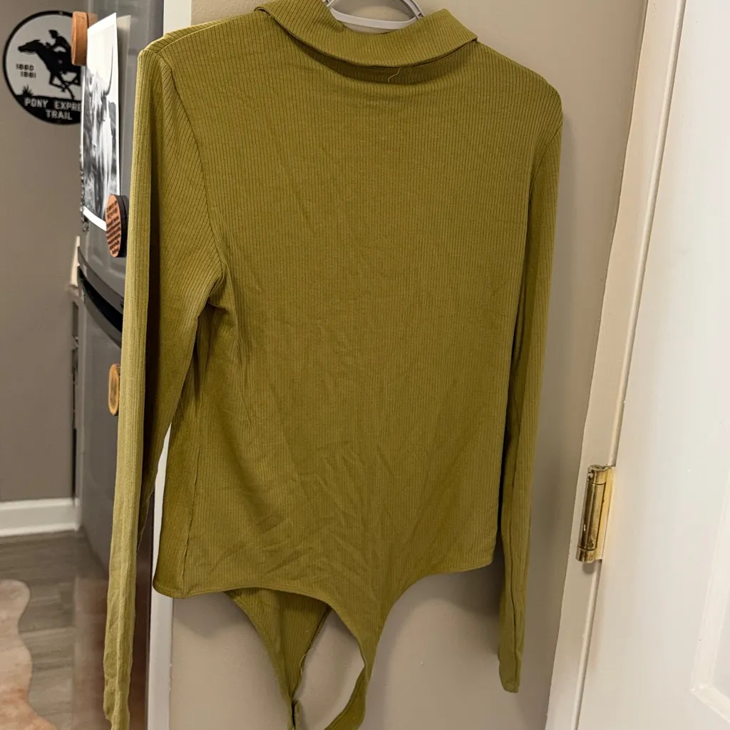 $65 NWT ELODIE
Ribbed Long Sleeve Polo Bodysuit In olive green XL - Image 6