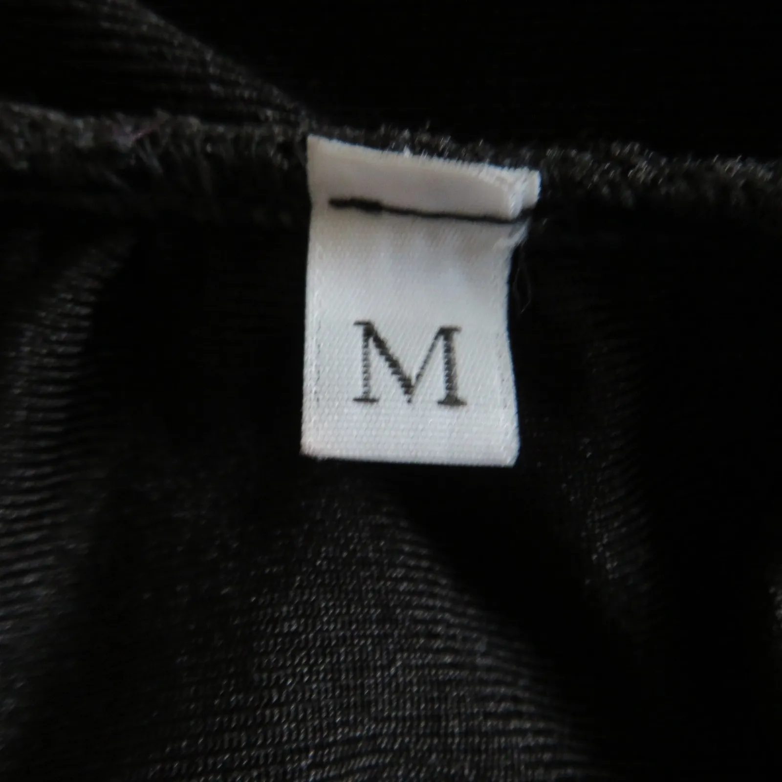 Gab & Kate Cut Out Long Sleeve Crop Top Stretch Black Sz Medium NWOT - Image 6