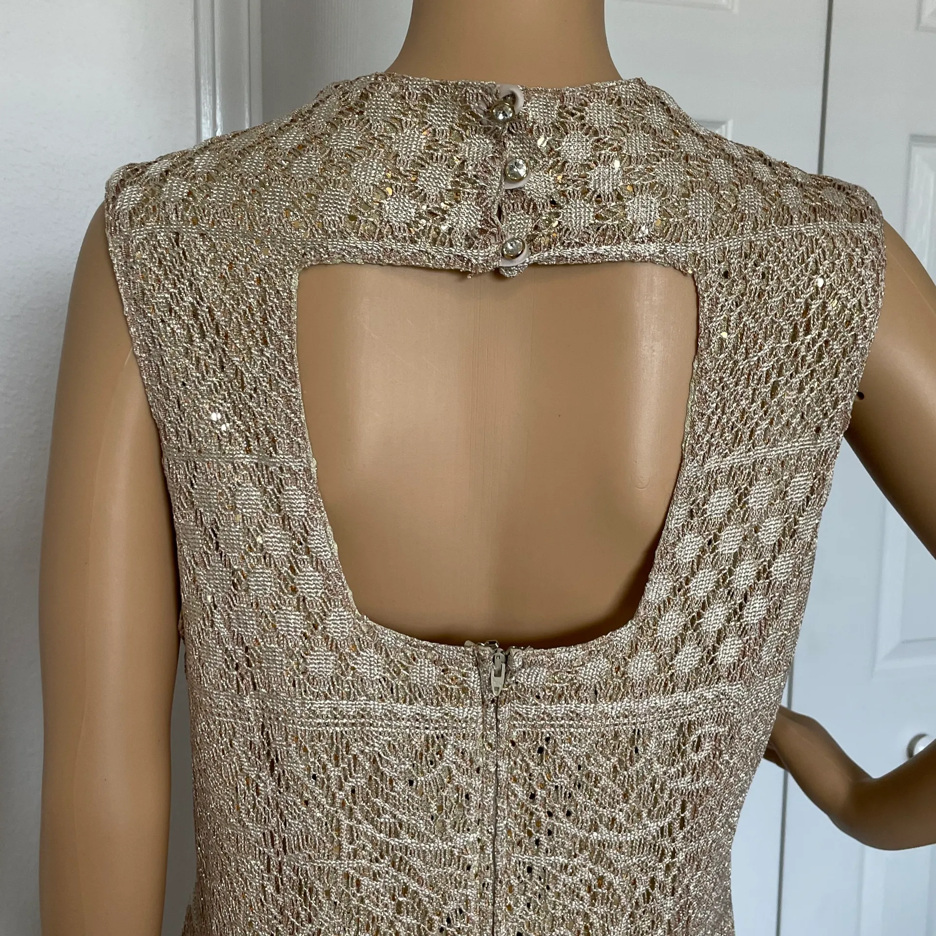 by Wendye Chaitin Metallic Lace Sleeveless Cocktail Mini Dress Gold 16 - Image 4