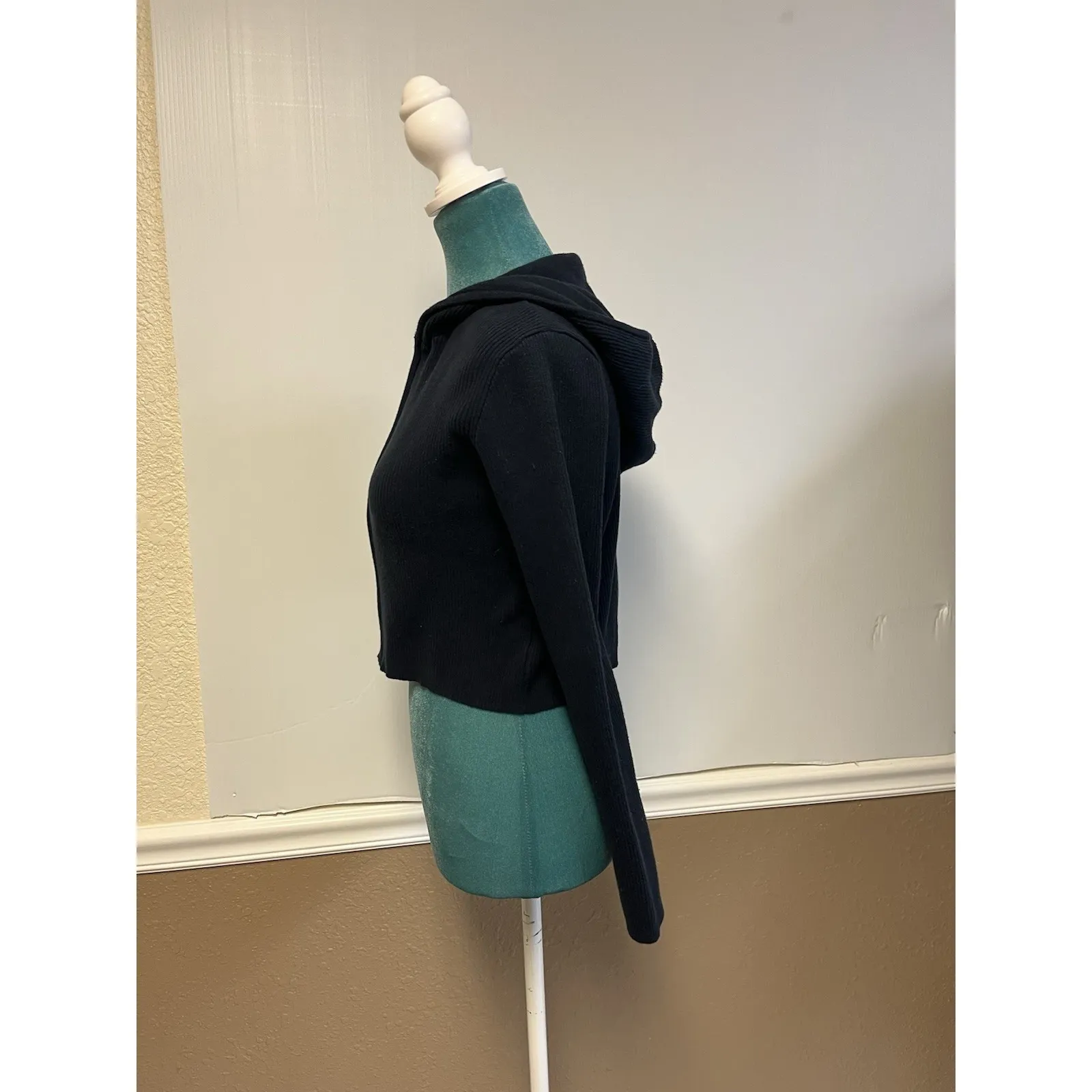 Brandy Melville Womens Ribbed Cropped Zip Up Hoodie Navy Size Small - Image 4