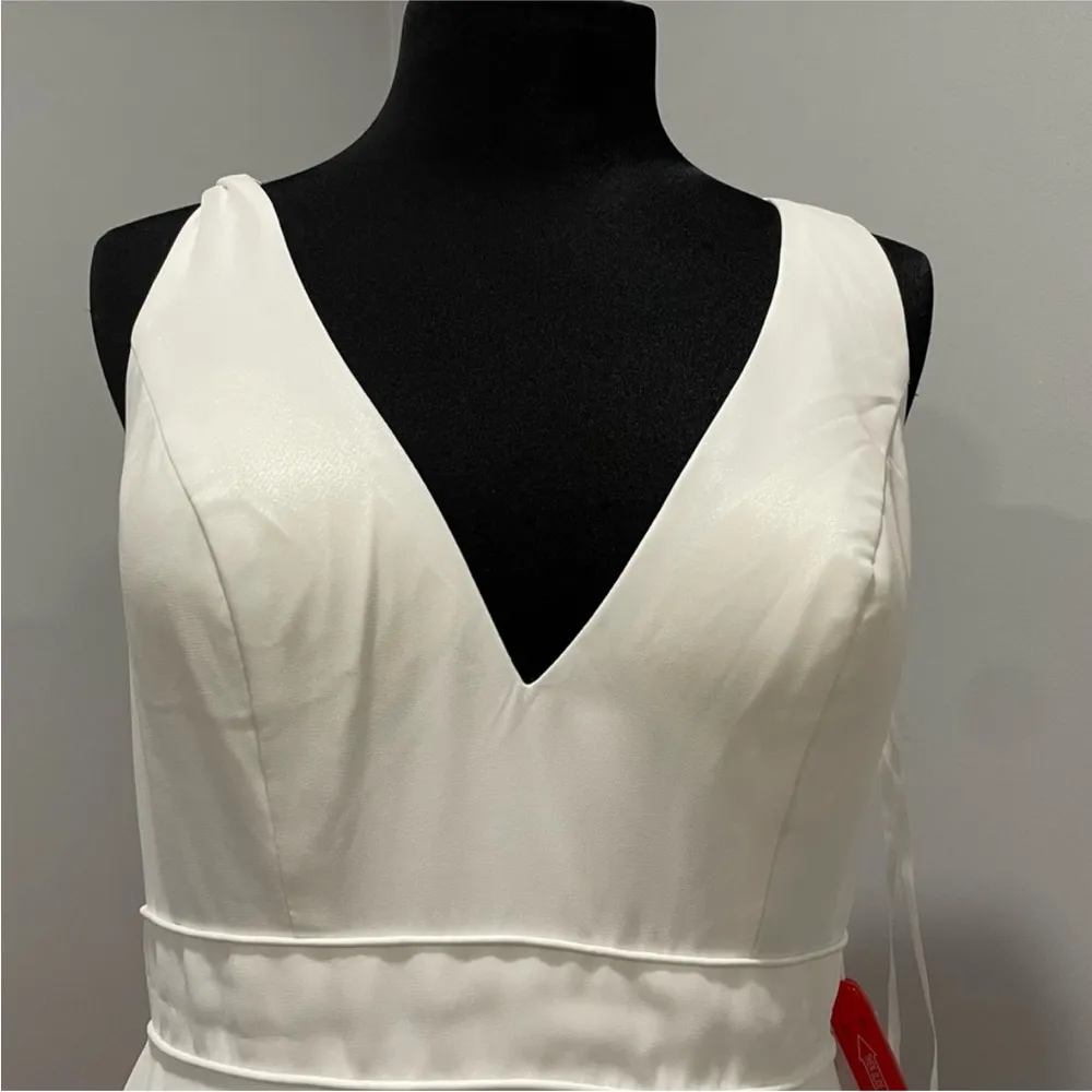 Mac Duggal 55272 White Ball Gown Size 8 FLAW - Image 10