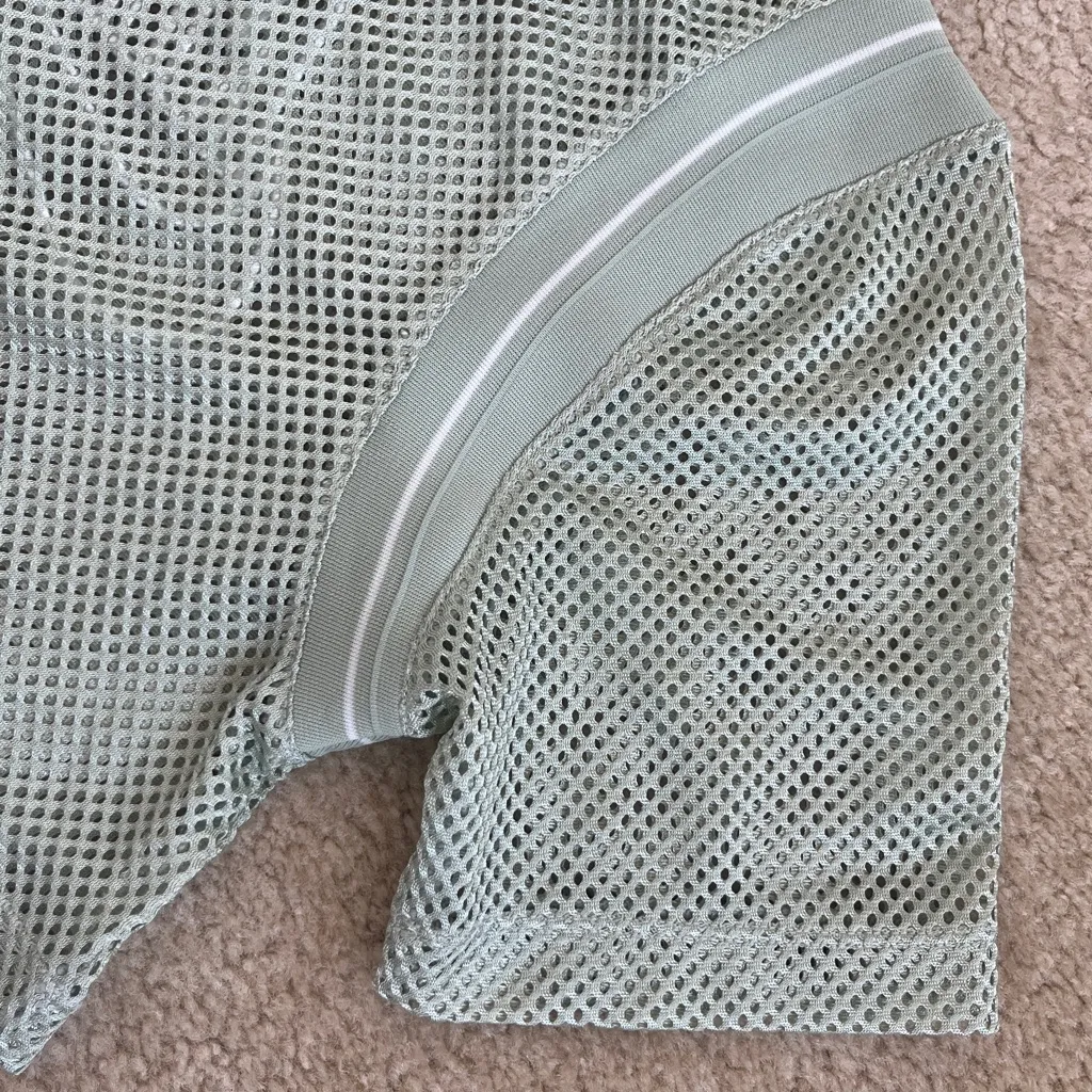 Like New Nike Mesh Crop Short Sleeve T-shirt Jersey Top in Mint Green Medium - Image 7