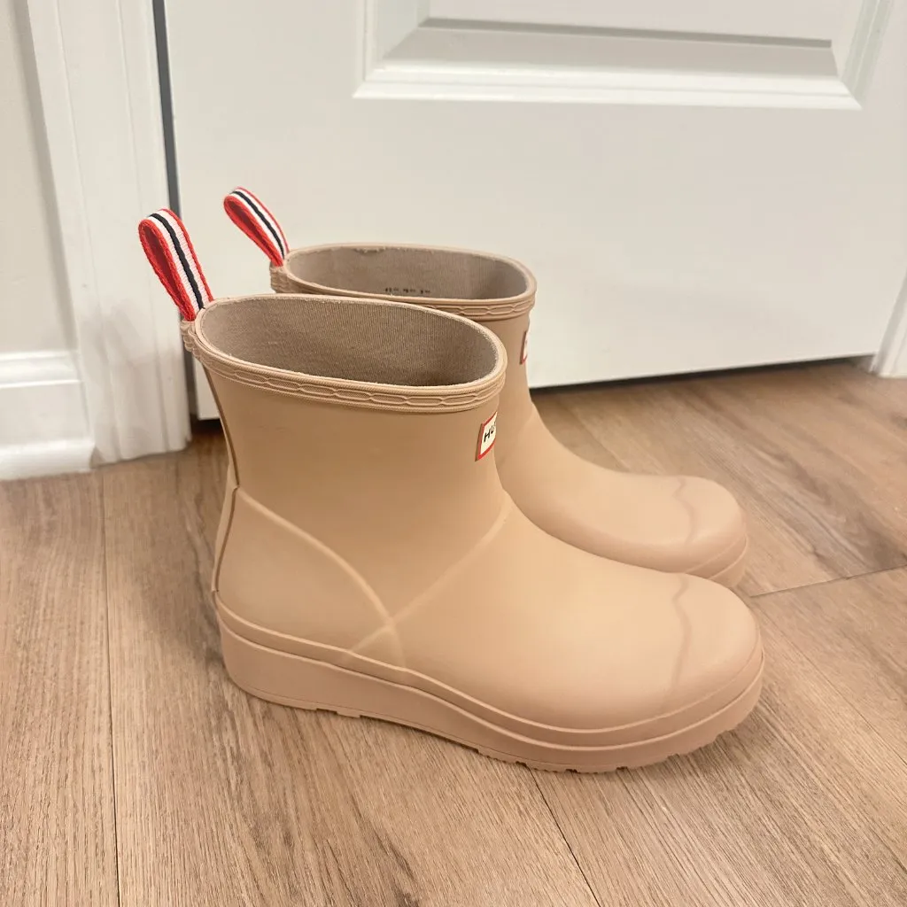 HUNTER Play Short Rain Boots in Medium Natural Size US 8 - Image 3
