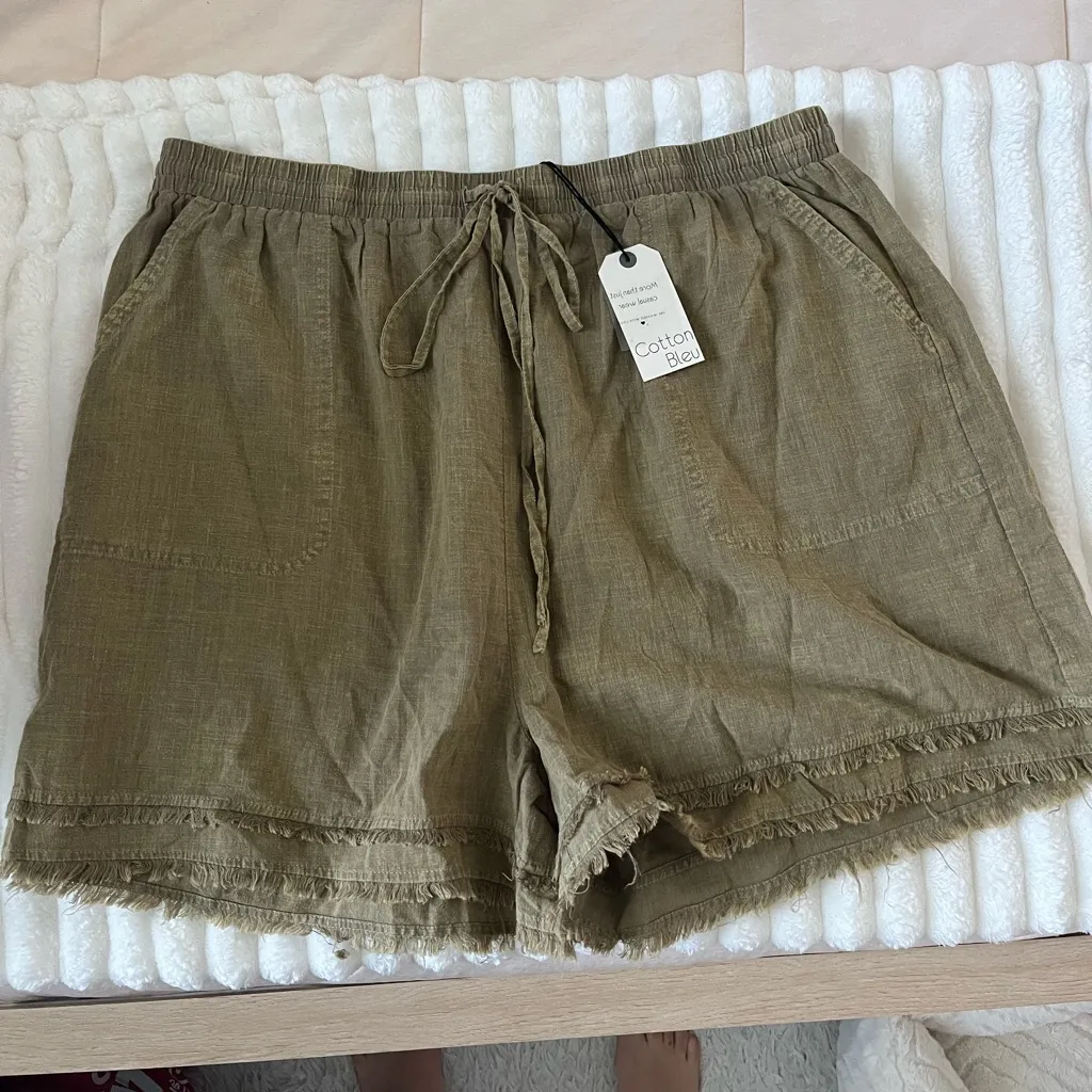 NWT Cotton Bleu Women's Green Shorts Size 3X - Image 2