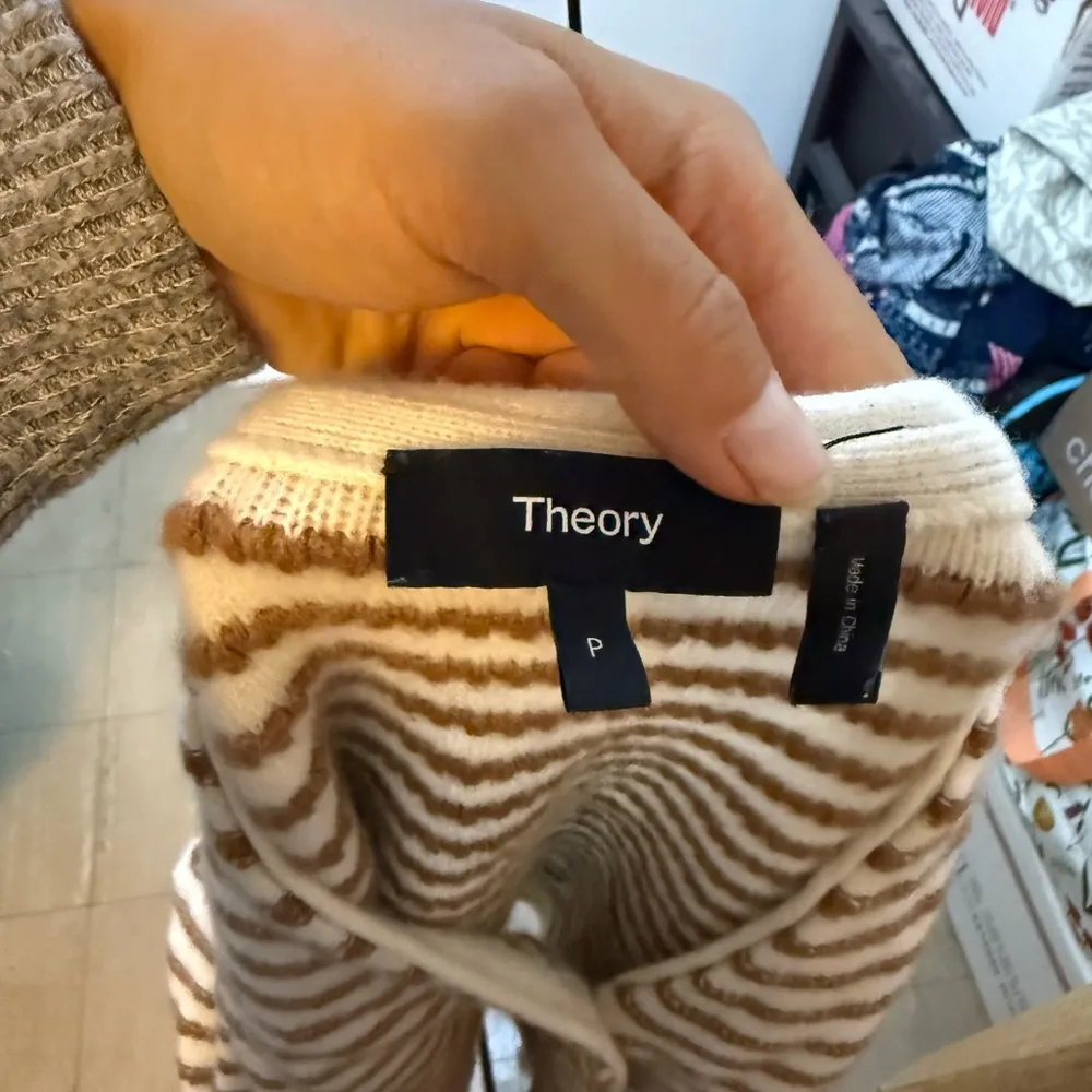 Theory  Striped Boxy Cashmere Sweater - Image 4