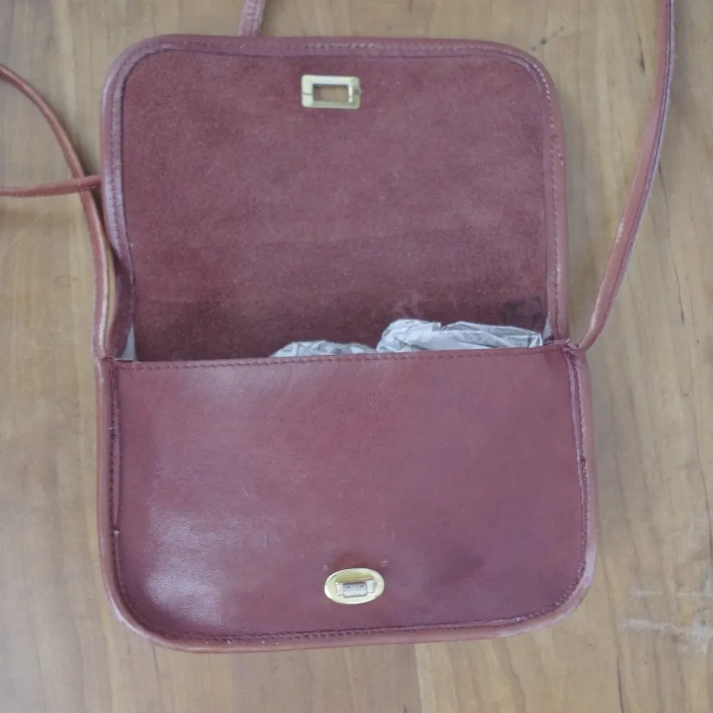Small Leather Vintage Turnlock Coachesque Purse Brown - Image 11