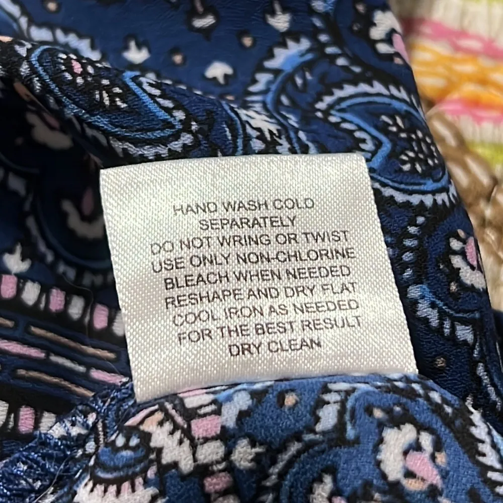 Pink Rose women’s size medium hi low blue paisley roll tab sleeves lightweight - Image 7