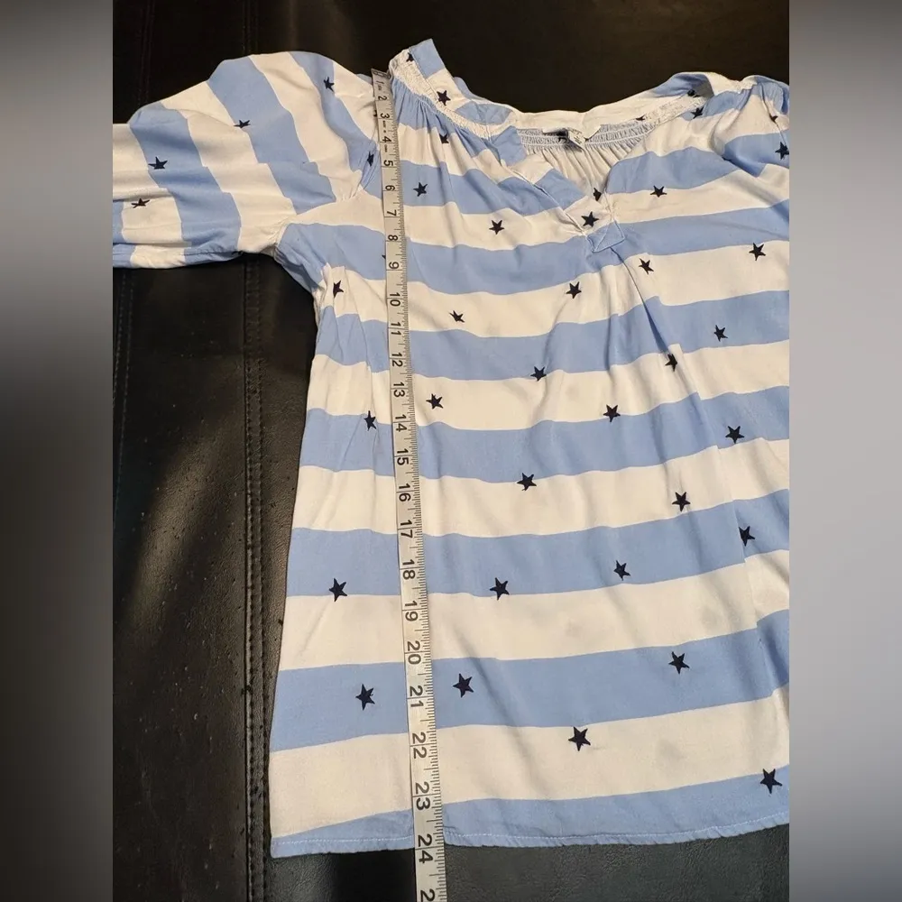Crown & Ivy White and Blue Stripped w/ stars 3/4 Sleeve Blouse size L - Image 9