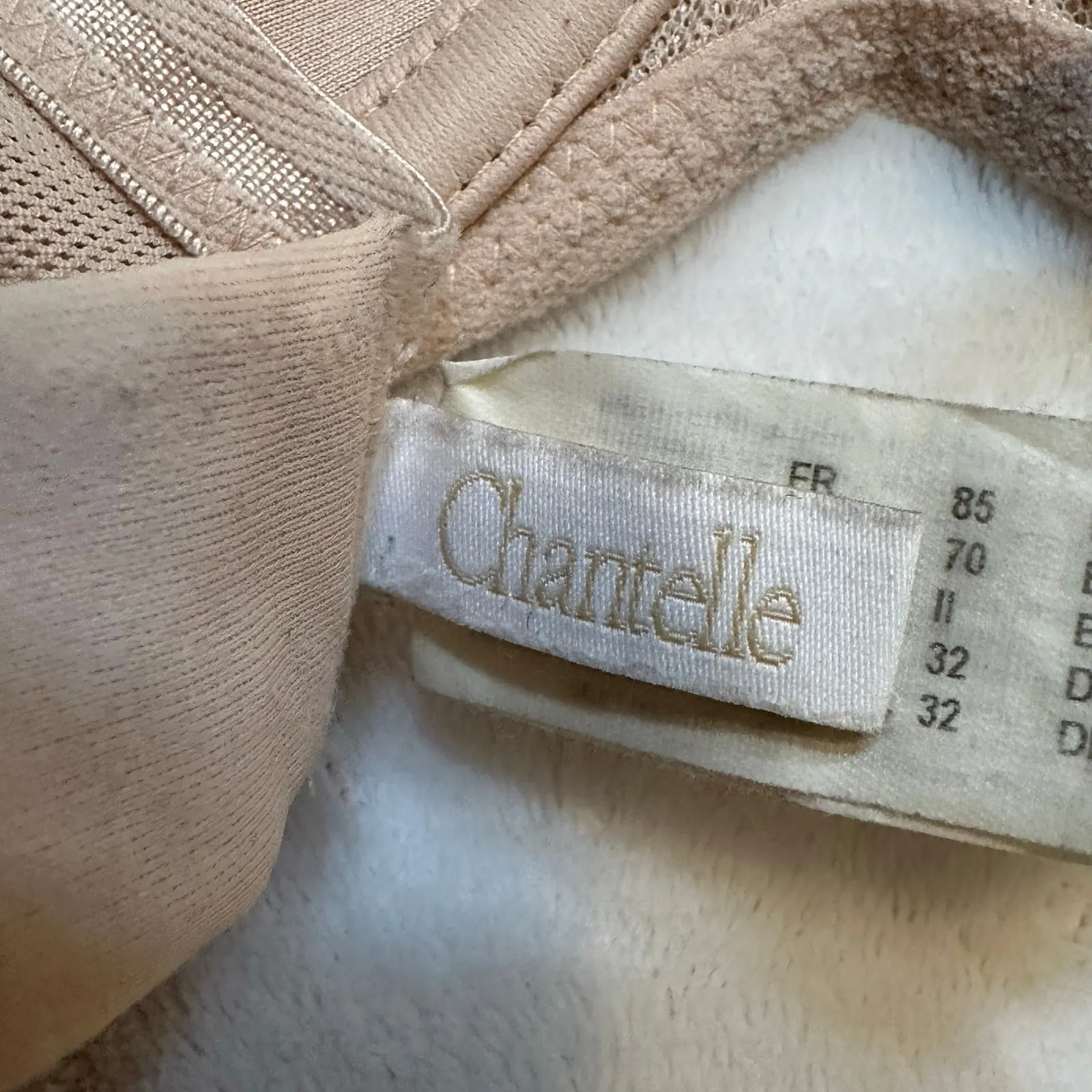 Chantelle C12960 Underwire Bra sz 32DD - Image 7