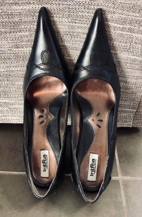 Hardly Worn Tribeca by Kennith Cole pointed toe shoes. Sz 7.5. In excellent condition - Image 2