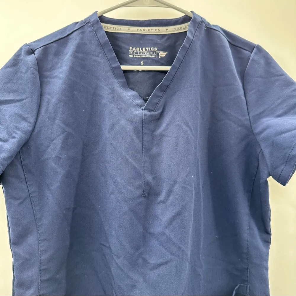 Fabletics Method 2-Pocket Scrub Top in Navy Blue Size S - Image 4