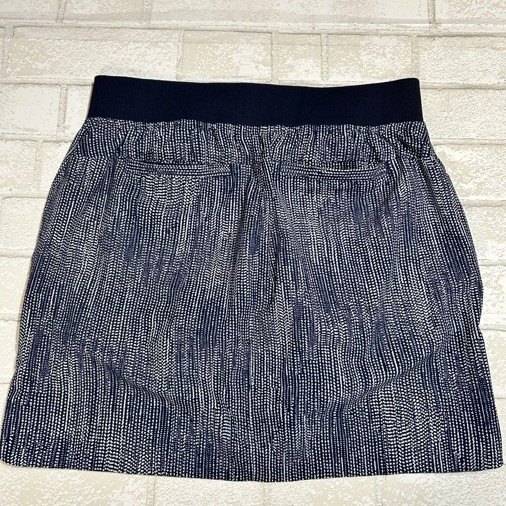 Athleta Blue Batik Midtown Skort - Image 2