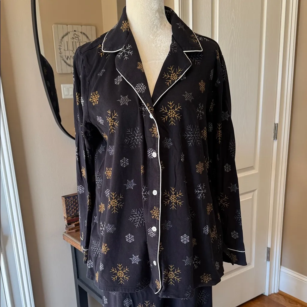 Soma Women’s 2 piece Pajamas Black, Gold and White Snowflake, Top XL / Pants L Black Size undefined - Image 3