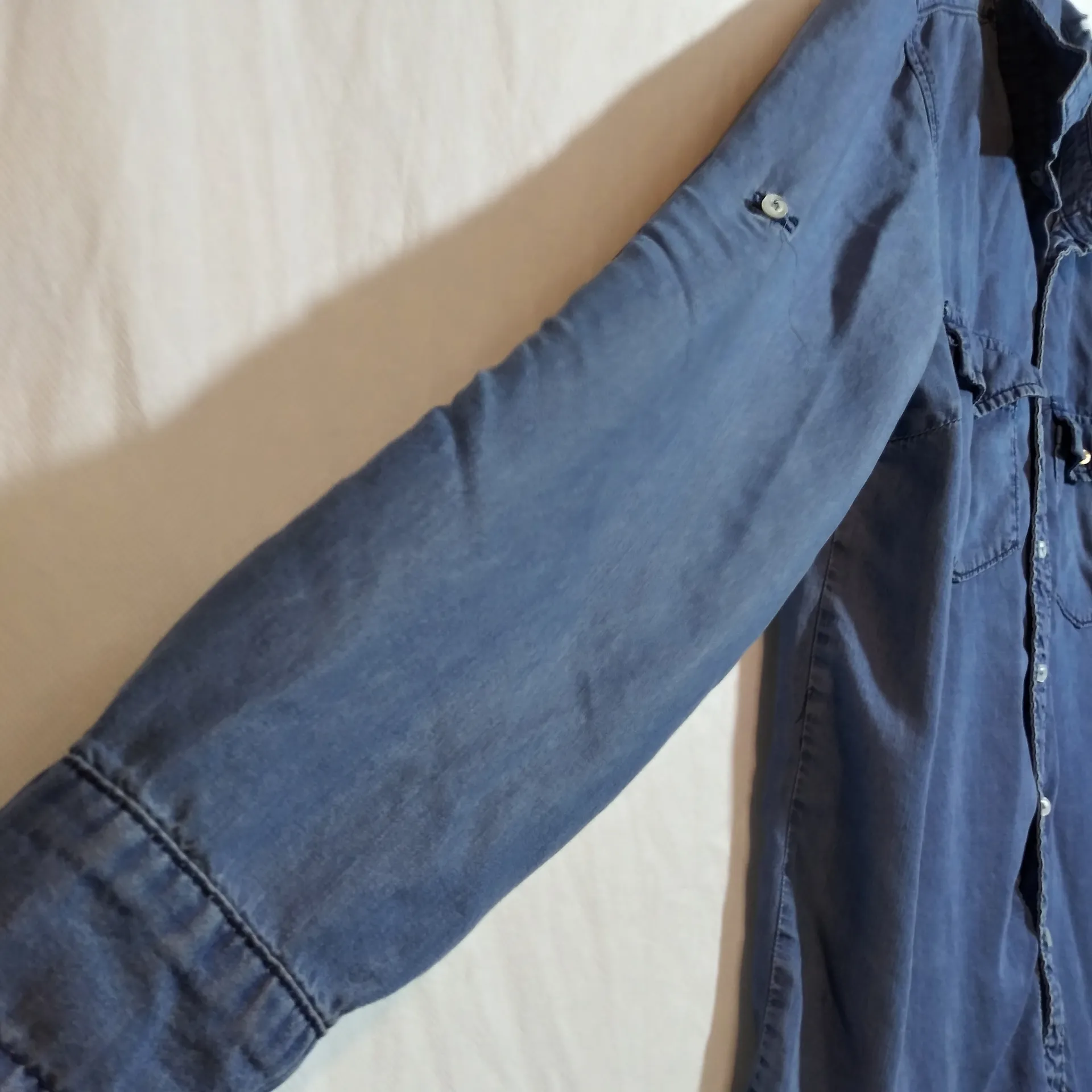 Umgee Distressed Blue Chambray Button-Up Shirt Size L - Image 6