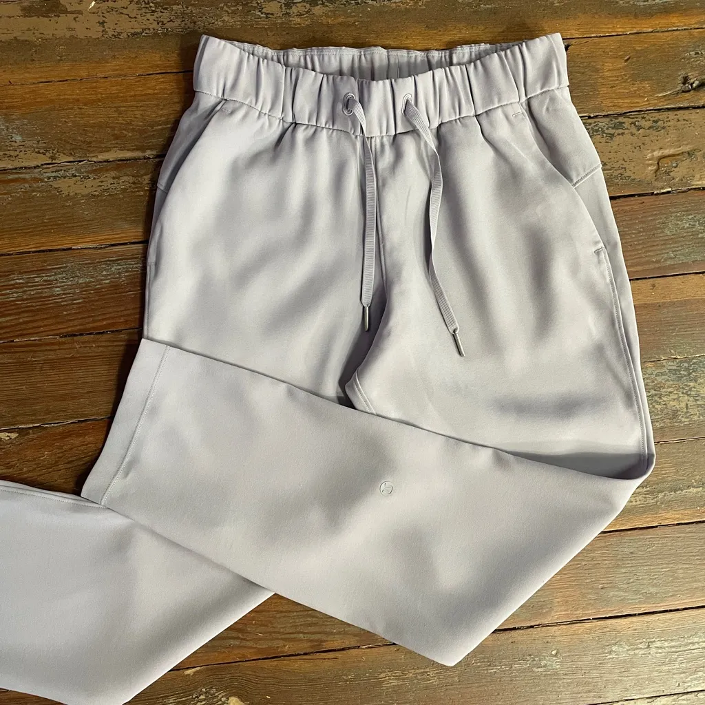 Lululemon Keep Moving 7/8 Pant Light Grey Travel Relaxed - Sz 4 🧡🎀 - Image 13