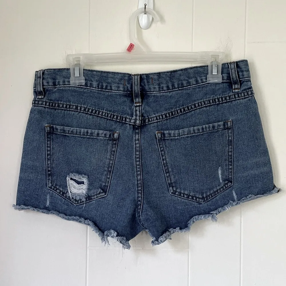 Free People Button Fly Cut Off Distressed Denim Jean Shorts ~ Women’s Sz W 27 - Image 2