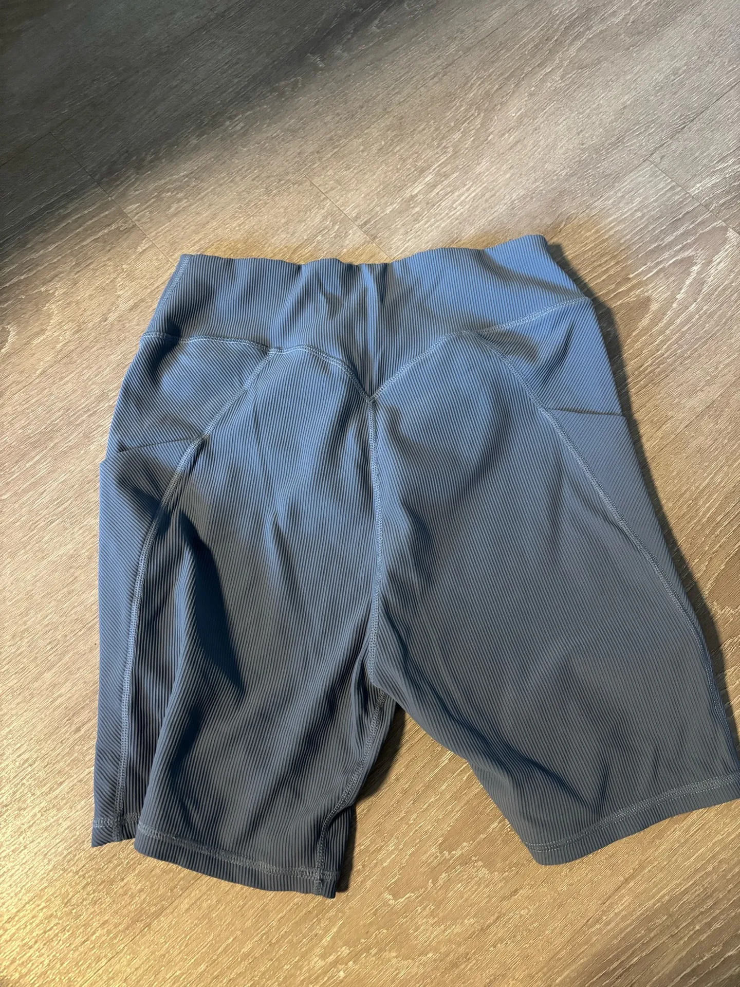 Amazon  Essentials Grey Biker Shorts - Image 2