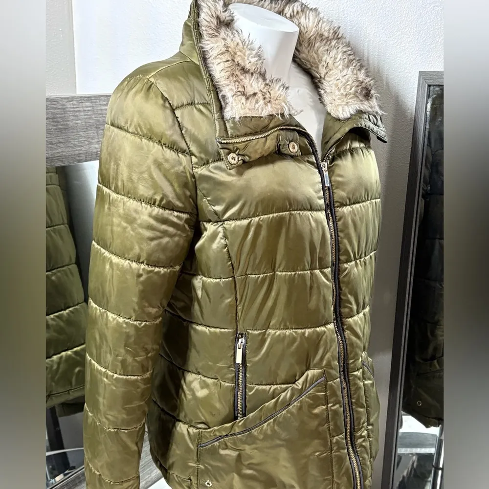Bongo woman’s large puffer coat - Image 7